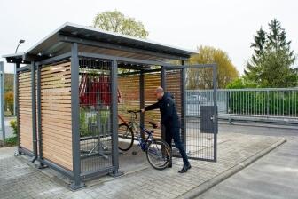 Anwendungsbeispiel: Fahrrad-Karussell mit Überdachungssystem