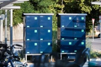 Anwendungsbeispiel: Ladestation -Force- für E-Bikes und Pedelecs mit 6 Schließfächern, zum Aufdübeln, in blau (auf Anfrage erhältlich)