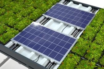 Anwendungsbeispiel: Die Solarpanele sind kompatibel mit dem Dachbegrünungssystem GREEN+